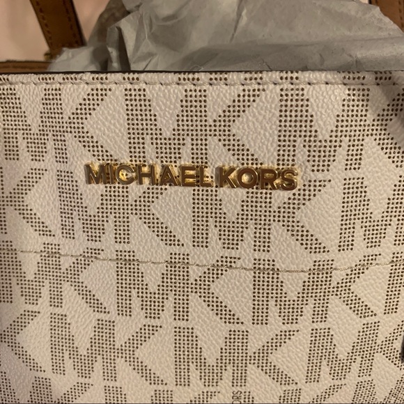 Michael Kors Medium Sized Tote | Used in great condition! - Picture 11 of 14